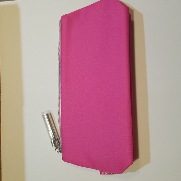 Clinique hot pink makeup carrying case with zipper closure & silver tassel NWOT - Picture 1 of 3
